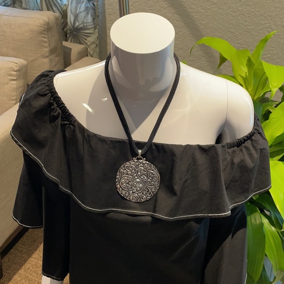 I.N.C. off the shoulder blk top - Picture 2 of 6